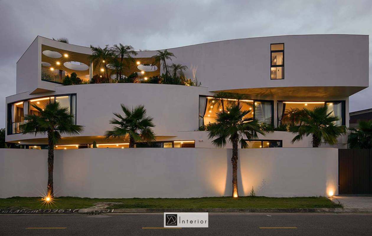 Waves House - Ngôi Nhà 3 Tầng Ven Biển Lấy Cảm Hứng Từ Thiên Nhiên